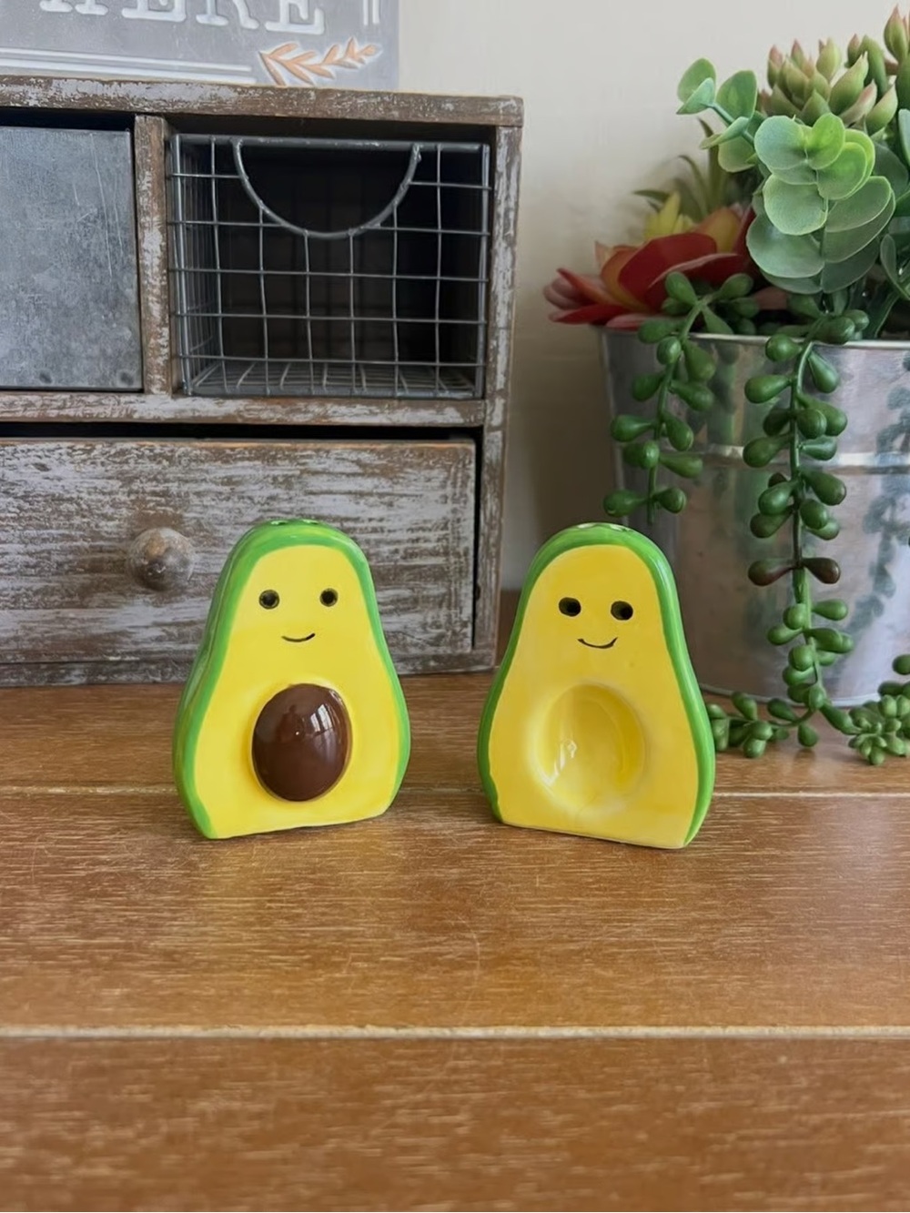New Avocado Ceramic Salt and pepper Shaker Set